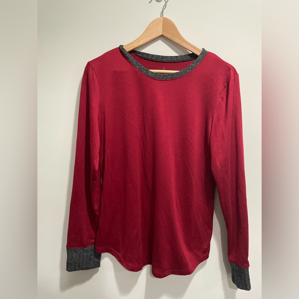 {Cuddl Duds} red and gray pajama top Women's size M